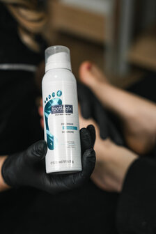 13.00 - 14.00 uur : Footlogix spa pedicure van A tot Z