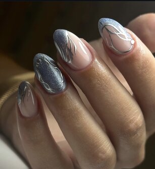 1. 9.00 - 10.00 uur : Sparkle &amp; Shine: Feestelijke nail art!